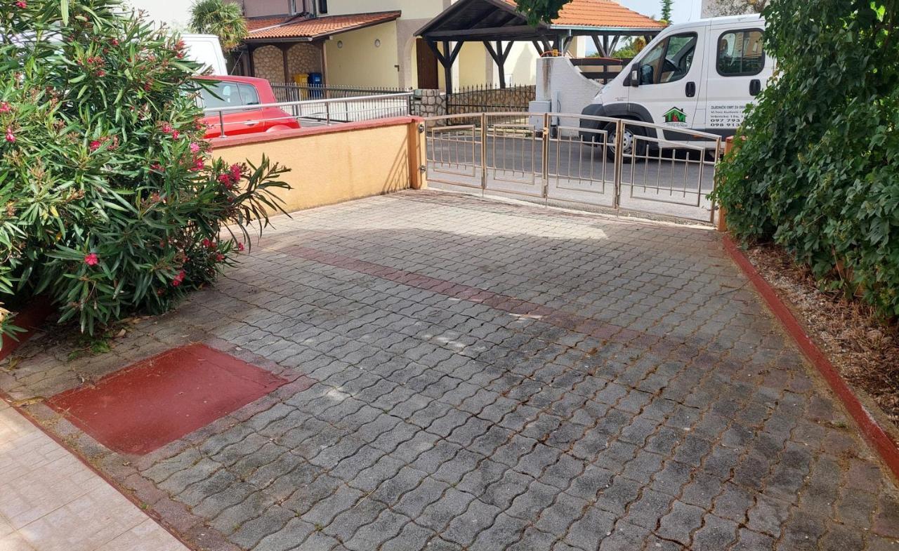 Apartman Nelamore - Krk Town, 300 Meters To The Beach Exterior foto